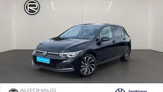 Schwarz Gebraucht 2023 VW Golf VIII Move Limousine | 26.980 € (Fairer Preis)