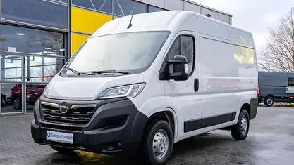Weiß Gebraucht 2023 Opel Movano Edition Van | 20.980 € (Guter Preis)