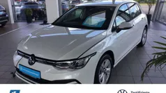 Gebraucht 2023 VW Golf VIII Life Limousine | 24.980 € (Fairer Preis)