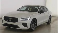 Crystal white pearl (weiß) Gebraucht 2024 Volvo S60 Plus Limousine | 35.960 € (Fairer Preis)