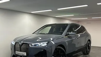 Grau Gebraucht 2025 BMW iX Sport Line SUV | 93.450 €