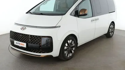 Gebraucht Hyundai Staria Signature 177 PS (130 kW) 2024 Weiß Van / Kleinbus