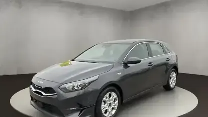 Neu Kia Ceed 140 PS (102 kW) 2026 Pentametal met. Kleinwagen