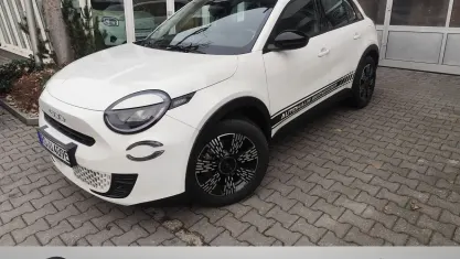 Gebraucht Fiat 600E Red 114 kW (156 PS) 2025 Weiß SUV
