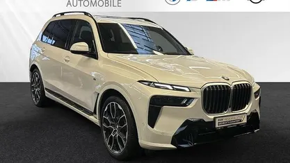 Mineralweiss metallic Gebraucht 2025 BMW X7 M Sport SUV | 93.754 € (Guter Preis)