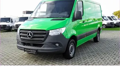 Grün Gebraucht 2021 Mercedes Sprinter Van | 33.618 € (Fairer Preis)