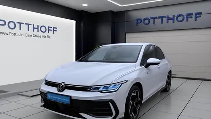 Gebraucht VW Golf VIII R-line 150 PS (110 kW) 2025 Pure white Limousine
