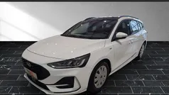 Frostweiß (weiß) Gebraucht 2023 Ford Focus ST-Line X Kombi | 24.790 € (Fairer Preis)