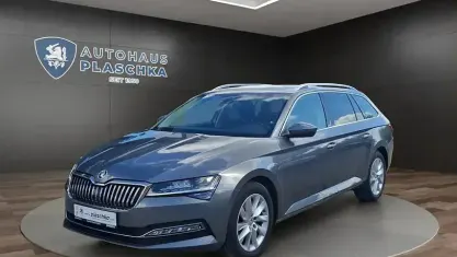 Gebraucht Skoda Superb Style 200 PS (147 kW) 2023 Graphitegrau Kombi