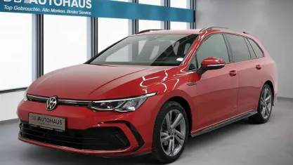 Second-hand VW Golf VIII R-line 131 CP (96 kW) 2023 Roșu Break