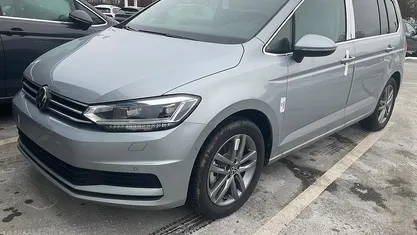 Oyster silber metallic Neu 2025 VW Touran Comfortline Van / Kleinbus | 39.875 €