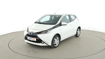 Gebraucht Toyota Aygo X-play 69 PS (50 kW) 2015 Weiß Kleinwagen
