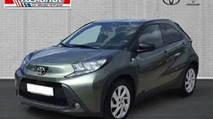 Cardamon green metallic/ night sky black Gebraucht 2023 Toyota Aygo Basis Kleinwagen | 14.690 € (Fairer Preis)