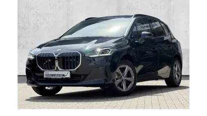Gebraucht BMW 220 Active Tourer Luxury Line 170 PS (125 kW) 2025 Schwarz Van / Kleinbus