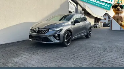 Grau Gebraucht 2024 Renault Clio V Techno Limousine | 15.989 € (Guter Preis)