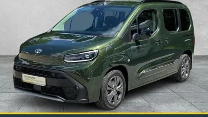 Grün Gebraucht 2024 Toyota Proace Verso City Kombi | 28.590 € (Fairer Preis)