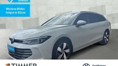 Weiß Gebraucht 2024 VW Passat Business Kombi | 32.790 € (Fairer Preis)