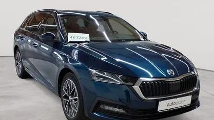 Gebraucht Skoda Octavia Clever 150 PS (110 kW) 2022 Lavablau metallic Kombi