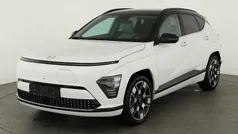 Serenity white metallic/ dach schwarz Gebraucht 2024 Hyundai Kona Prime SUV | 33.445 € (Fairer Preis)