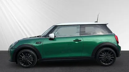 Gebraucht Mini Cooper SE 135 kW (184 PS) 2023 British racing green iv metallic (gruen) Kleinwagen