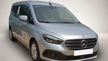Gebraucht Mercedes T180 Progressive 131 PS (96 kW) 2025 Silber Van / Kleinbus