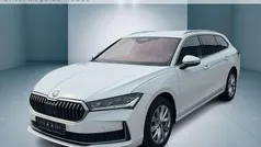 Grau (graphitegrau metallic (grau)) Gebraucht 2025 Skoda Superb Selection Kombi | 36.440 € (Fairer Preis)