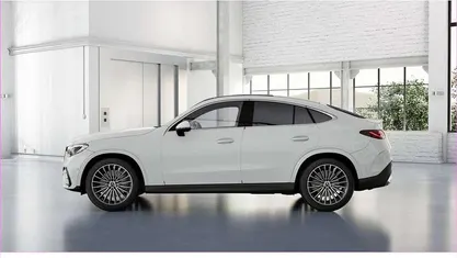 Gebraucht Mercedes GLC300 AMG 269 PS (197 kW) 2023 Weiß Coupé