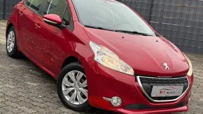 Gebraucht Peugeot 208 Active 68 PS (50 kW) 2013 Rot Kleinwagen