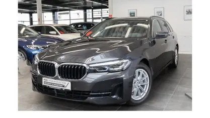 Gebraucht BMW 520 Sport Line 190 PS (139 kW) 2023 Grau Kombi