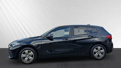 Schwarz Gebraucht 2021 BMW 118 Advantage Kleinwagen | 21.998 € (Fairer Preis)