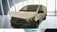 Weiß Gebraucht 2023 Mercedes Vito Van / Kleinbus | 27.906 € (Guter Preis)