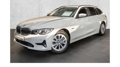 Gebraucht BMW 320 Advantage 163 PS (119 kW) 2022 Kombi