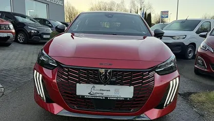 Elixierrot Gebraucht 2024 Peugeot 208 GT Kleinwagen | 18.950 € (Fairer Preis)