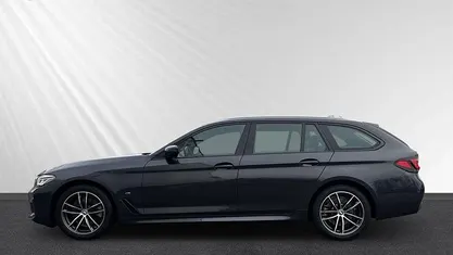 Grau Gebraucht 2022 BMW 520 M Sport Kombi | 36.188 € (Fairer Preis)