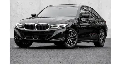 Gebraucht BMW 330e Sport Line 292 PS (214 kW) 2024 Schwarz Limousine