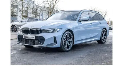 Grau Gebraucht 2022 BMW 320 M Sport Kombi | 34.995 € (Fairer Preis)