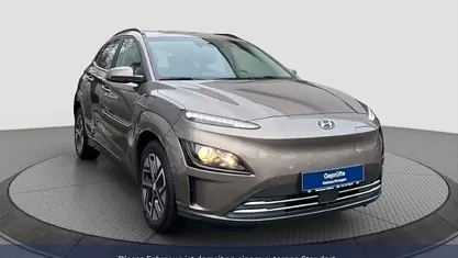 Gebraucht Hyundai Kona Select 100 kW (136 PS) 2022 Silky bronze SUV