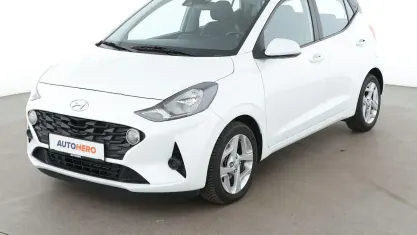 Gebraucht Hyundai i10 Trend 84 PS (61 kW) 2022 Weiß Kleinwagen