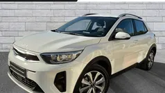 Weiß Gebraucht 2023 Kia Stonic Vision SUV | 19.490 € (Fairer Preis)
