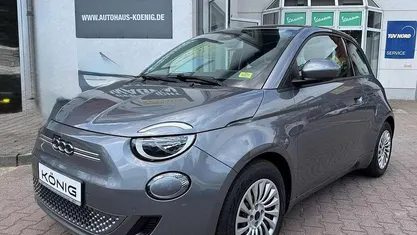 Mineral grau (6fx) Gebraucht 2023 Fiat 500e Kleinwagen | 19.998 € (Guter Preis)