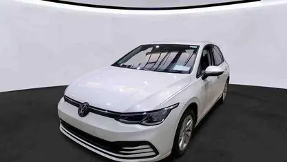 Gebraucht VW Golf VIII Life 116 PS (85 kW) 2023 Oryxweiß perlmutteffekt Limousine