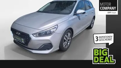 Gebraucht Hyundai i30 Trend 120 PS (88 kW) 2019 Silber Kombi