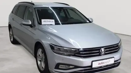 Gebraucht VW Passat Business 200 PS (147 kW) 2023 Scale silver metallic Kombi