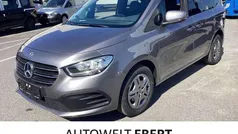 Chromitgrau Gebraucht 2023 Mercedes 180 Style Limousine | 25.440 € (Guter Preis)