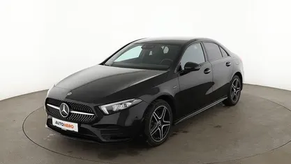 Schwarz Gebraucht 2020 Mercedes A250 AMG line Limousine | 25.790 € (Fairer Preis)