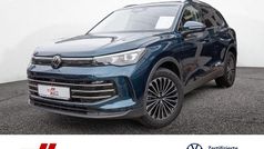 Blau / nightshade blue (metallic) Gebraucht 2024 VW Tiguan Elegance SUV | 40.880 € (Fairer Preis)