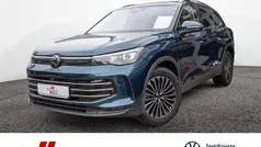 Blau / nightshade blue (metallic) Gebraucht 2024 VW Tiguan Elegance SUV | 40.880 € (Fairer Preis)