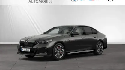 Gebraucht BMW 550e M Sport 489 PS (359 kW) 2025 Sophistograu brillanteffekt metallic Limousine