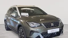 Cliff grau metallic / dach weiß Gebraucht 2024 Seat Arona Xperience SUV | 22.990 € (Guter Preis)