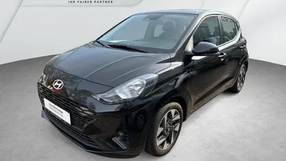 Gebraucht Hyundai i10 Trend 63 PS (46 kW) 2024 Schwarz Kleinwagen